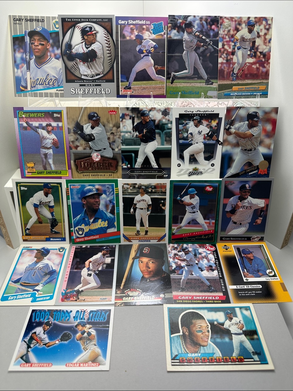Gary Sheffield lot of 22 w/ Rated Rookie Brewers/Padres/Marlins/Braves/Yankees